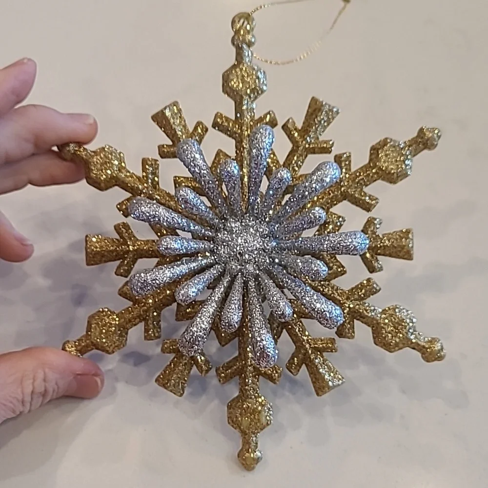 Pier 1 Stunning Gold & Silver 3d Ornament